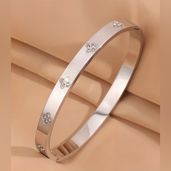 Jewelry - Silver Stainless Steel Four Leaf Clover with Cubic Zirconia Bangle Bracelet